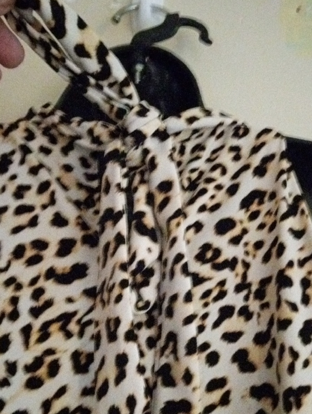 Banana Republic Leopard Print Sleeveless Keyhole Halter Top with Tie Behind Neck - Picture 4 of 9